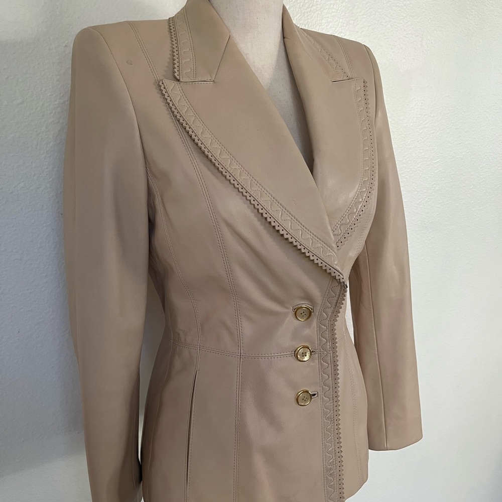 ESCADA Lamb Leather scalloped blazer jacket